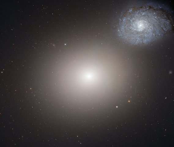 569px-Arp116_Hubble